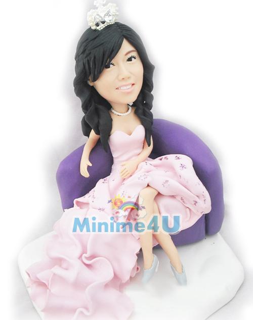 beautiful girlfriend figurine